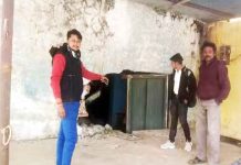 तेज रफ्तार कार दुकान में घुसी, हुआ इतना नुक्सान, पुलिस जांच में जुटी