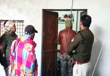 रिटायर्ड सैनिक ने पत्नी की हत्या के बाद खुद को मारी गोली, बेटों पर तानी पिस्टल