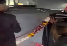 शोरूम से निकली नई कार हुई हादसे में कबाड़, पार्टी करना पड़ा भारी