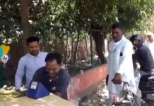 गन्ने का जूस बेच रहे युवक को निगम ने रोका, रोते हुए VIDEO हुआ वायरल